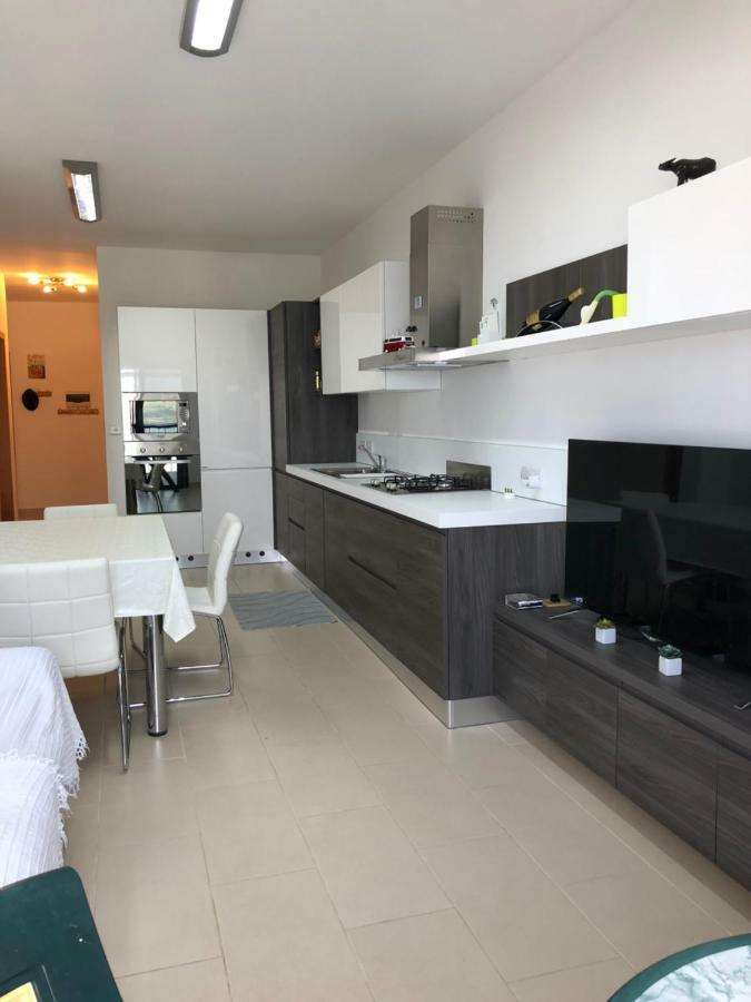 מליאהה Modern Apartment With Sea View מראה חיצוני תמונה